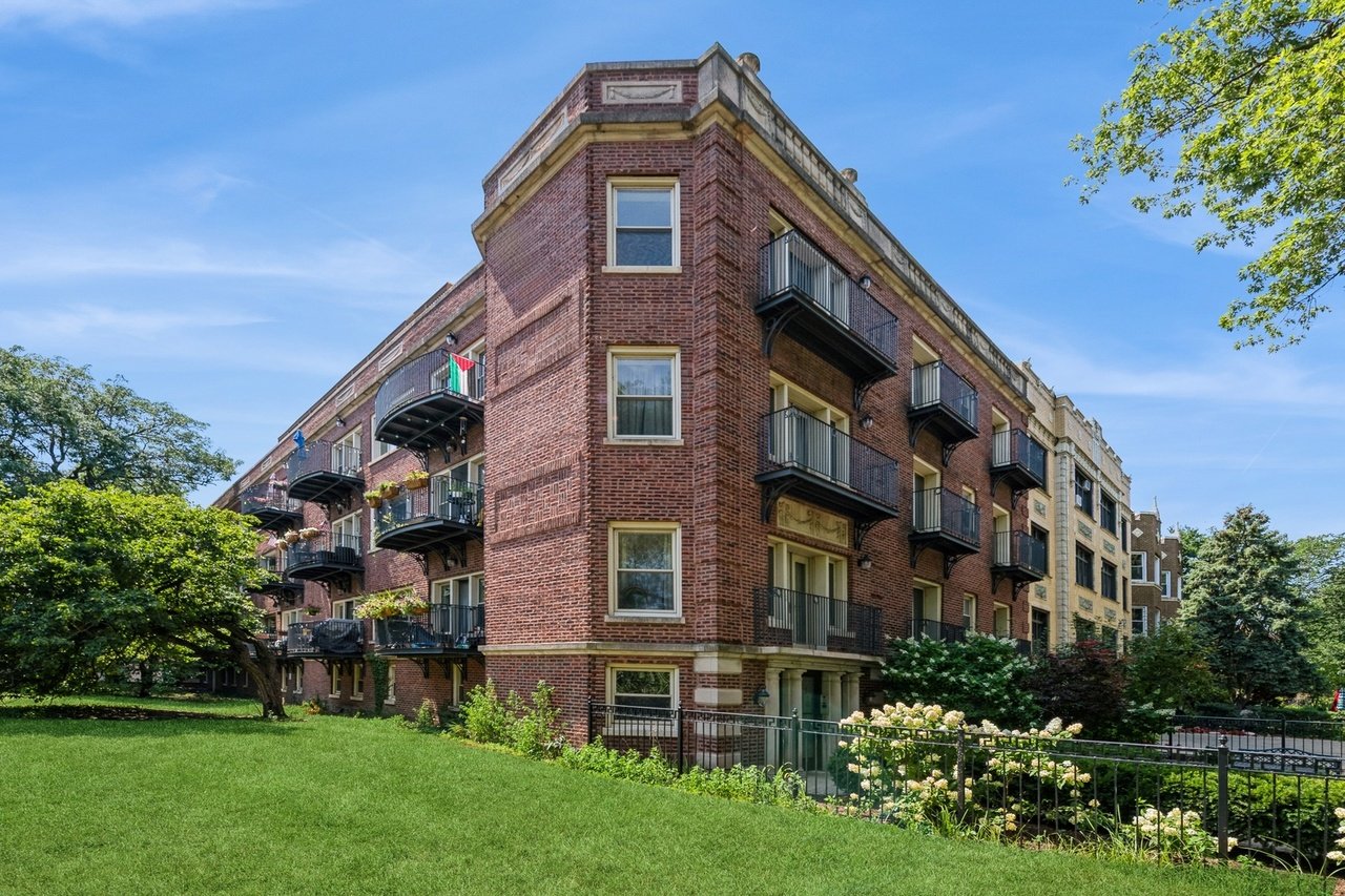 1125 W FARWELL AVE B2