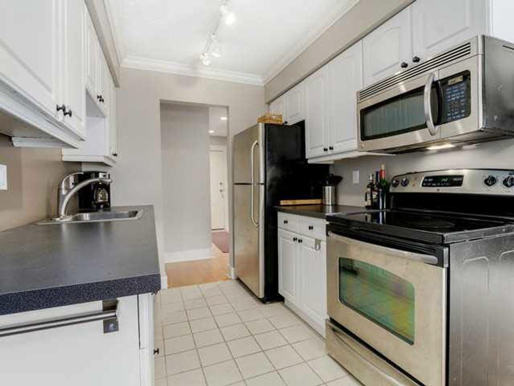 105 W Kings Rd, #102