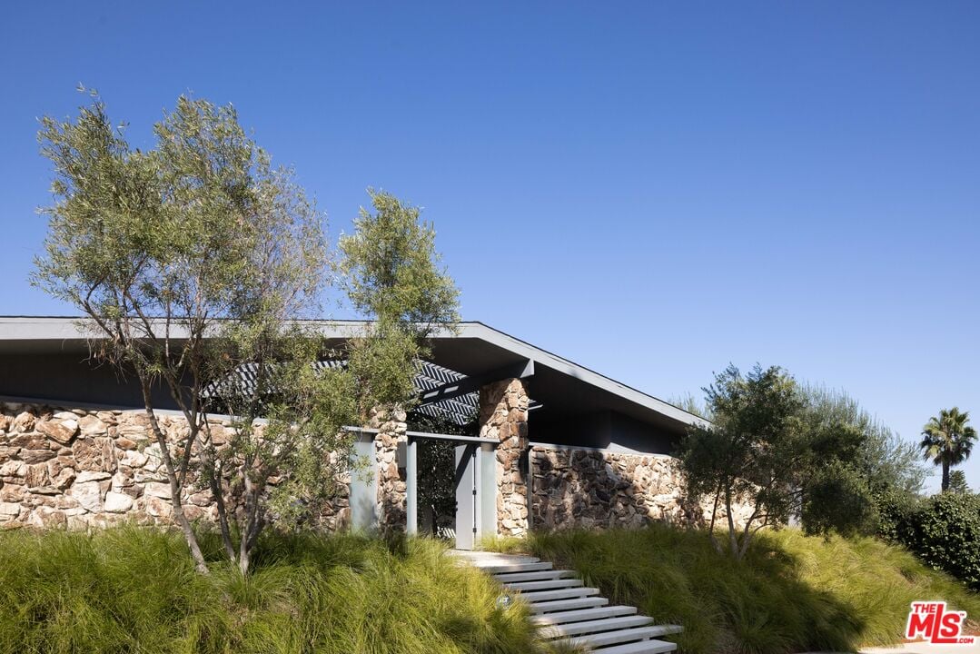 Crownfall Reserve, Edwin Dr, 90046