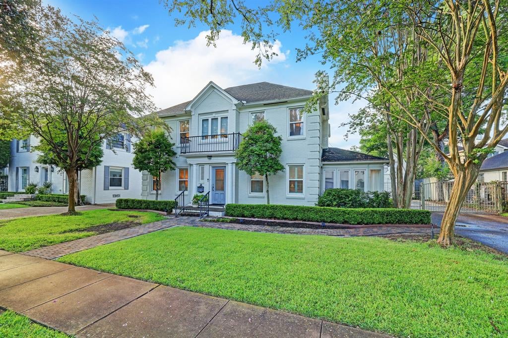 3120 Rice Blvd