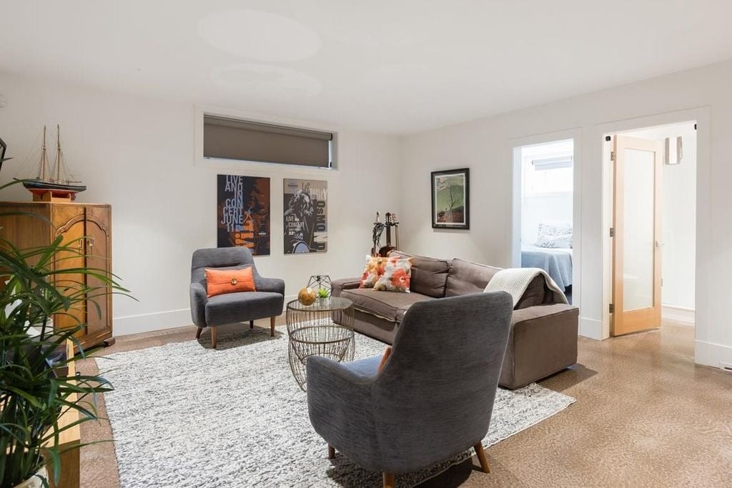 318 W 22nd Ave