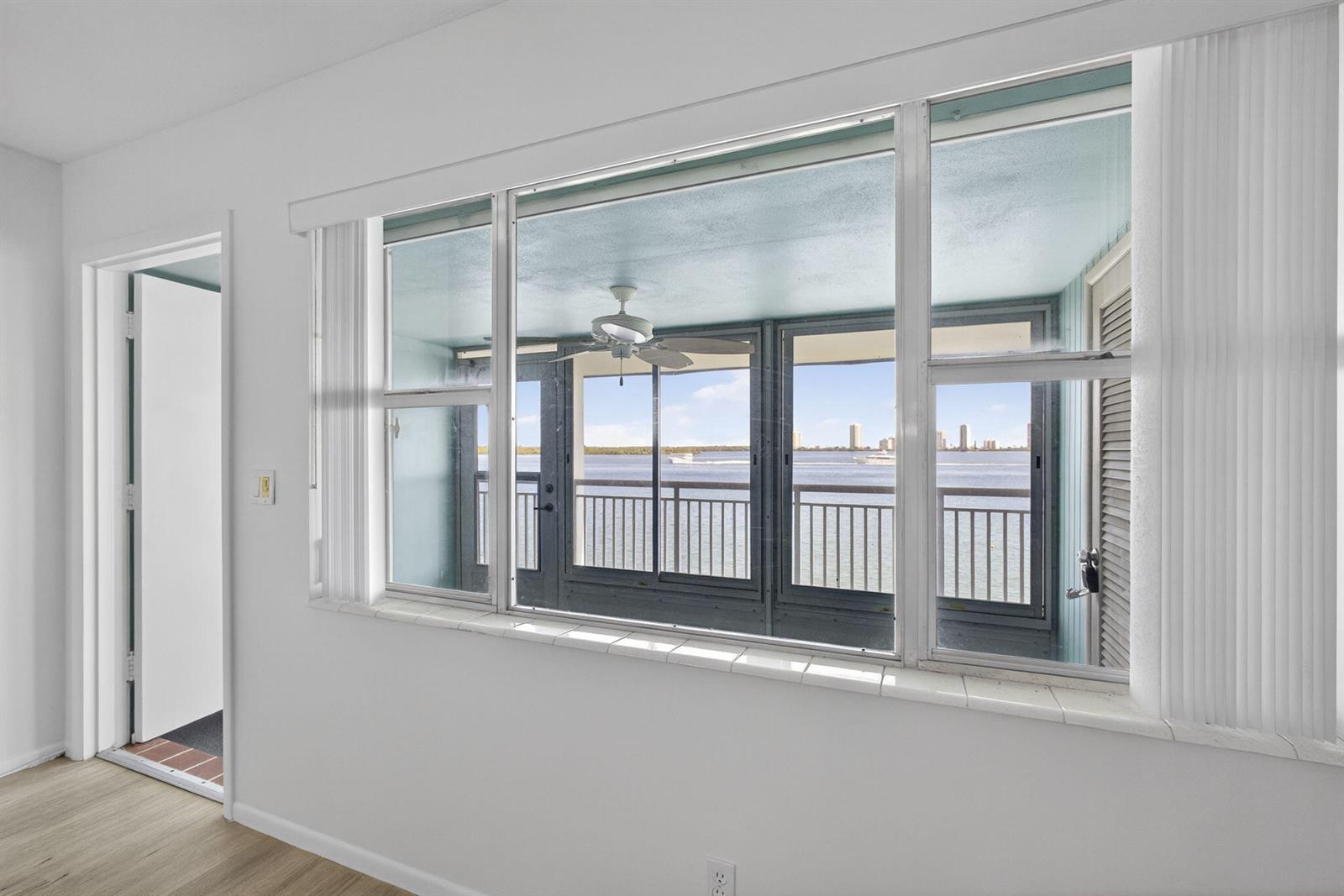 100 Shore 307 Ct