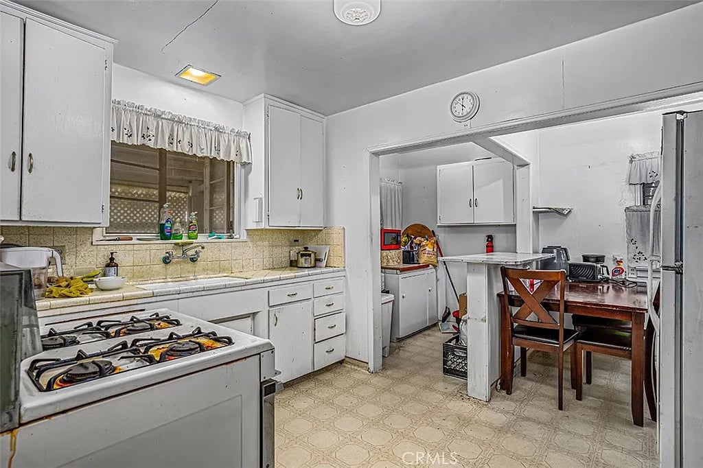 220 W Mission Rd