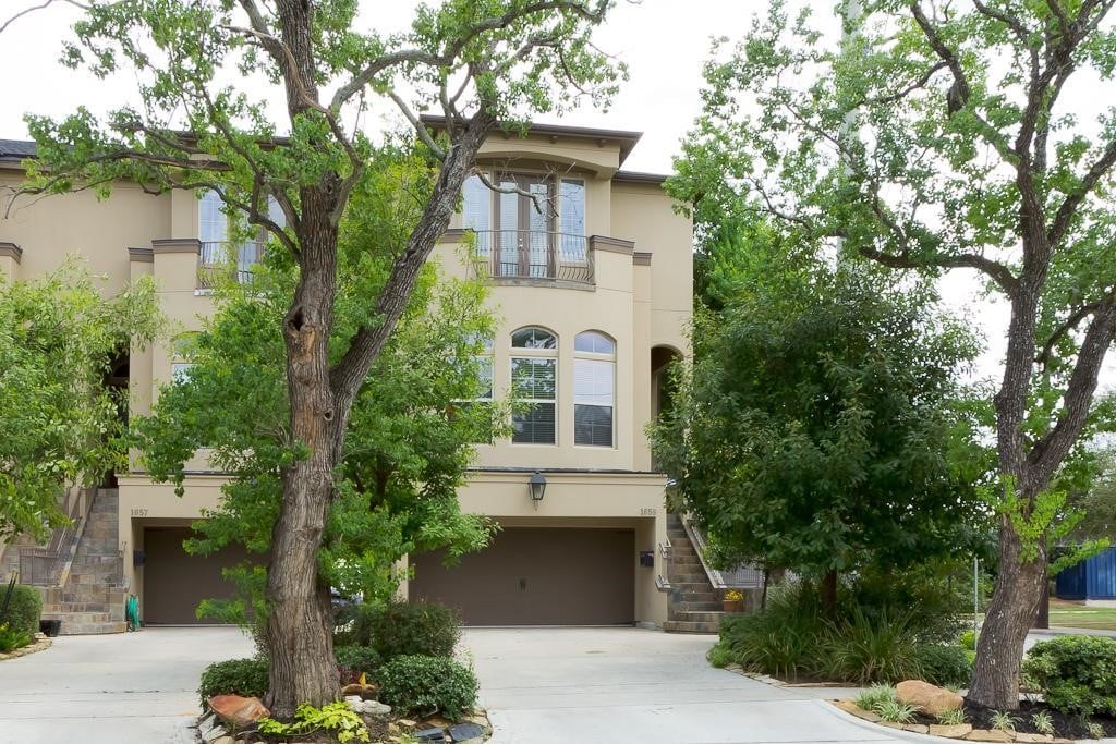 1659 Castle Ct
