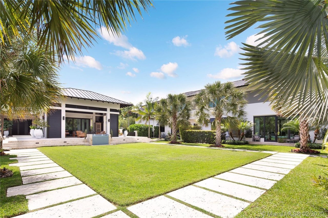4965/4945 SW 82 St