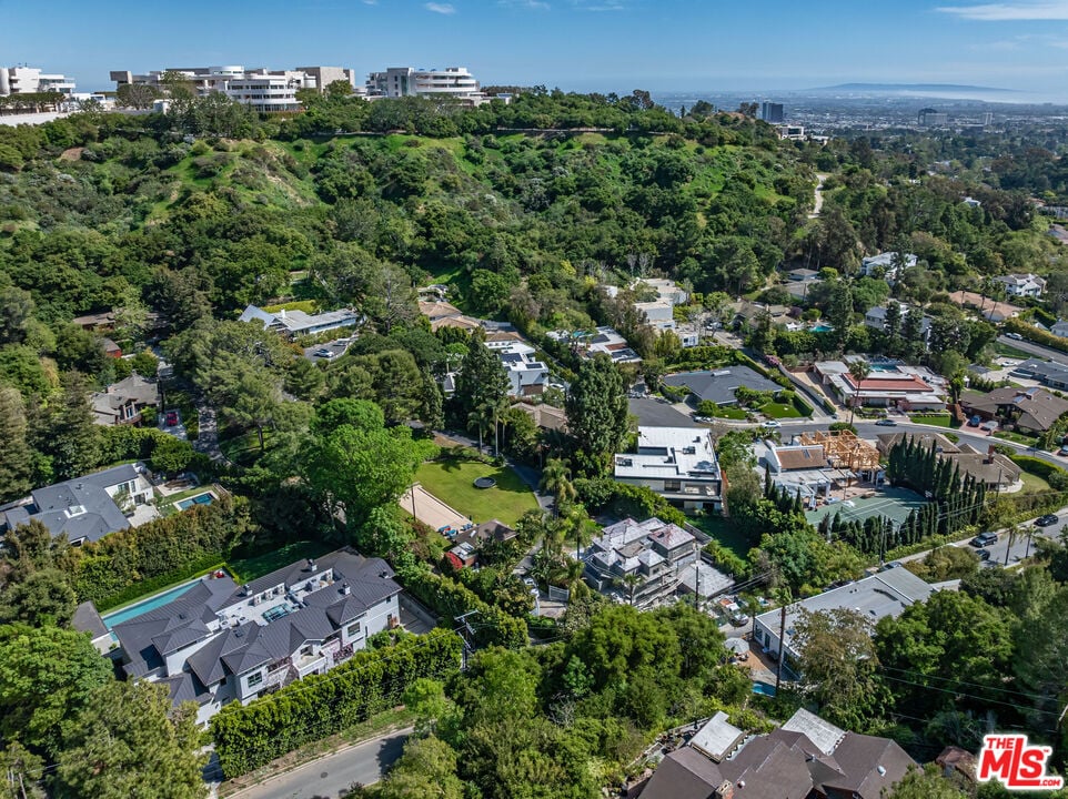 Monarch Reserve, N Norman Pl, 90049