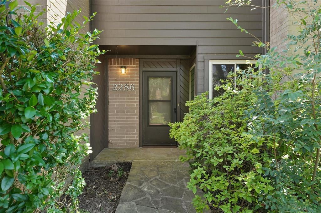 2286 Oak Cloister Wy