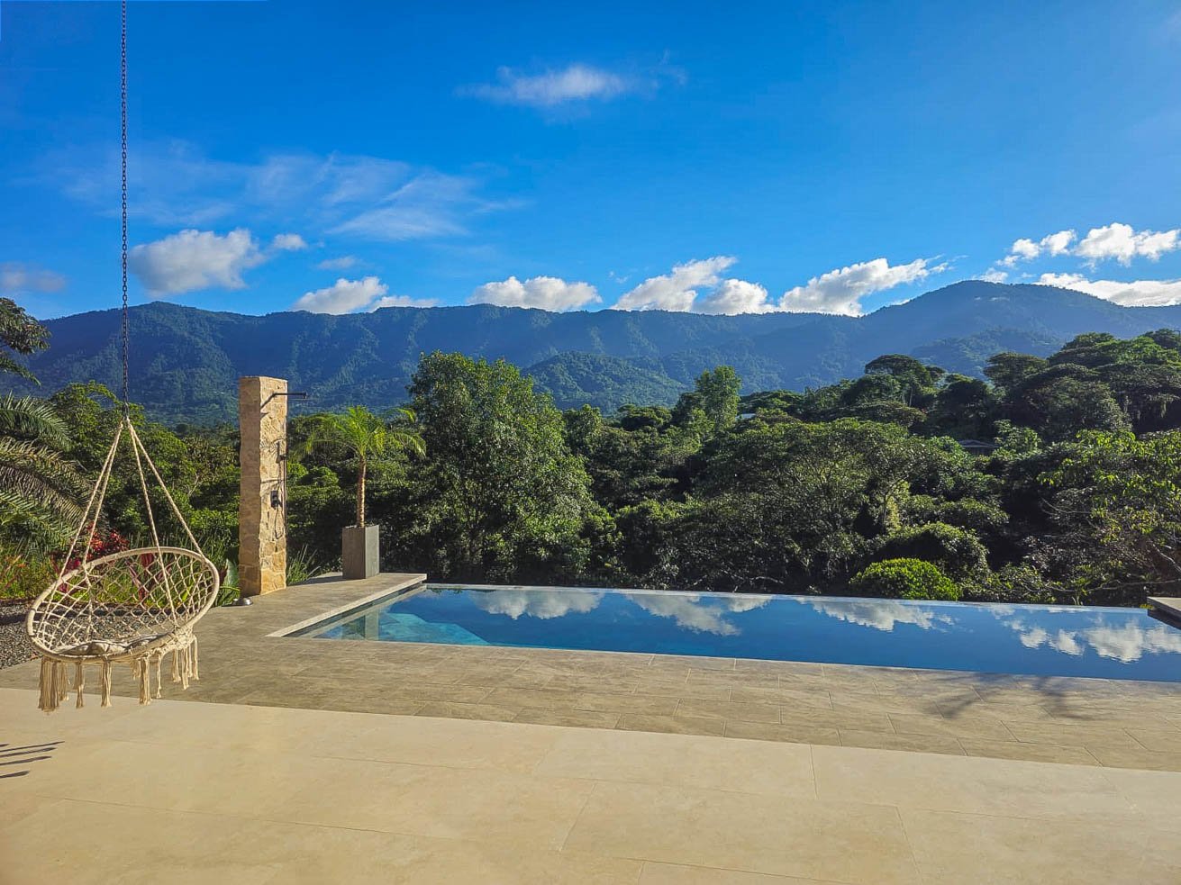 Ojochal Modern Jungle Home with Infinity Pool & Mountain Views
