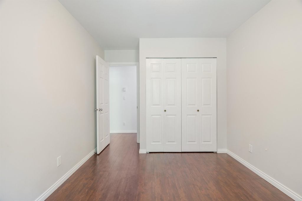 121 Shoreline Cir, #408