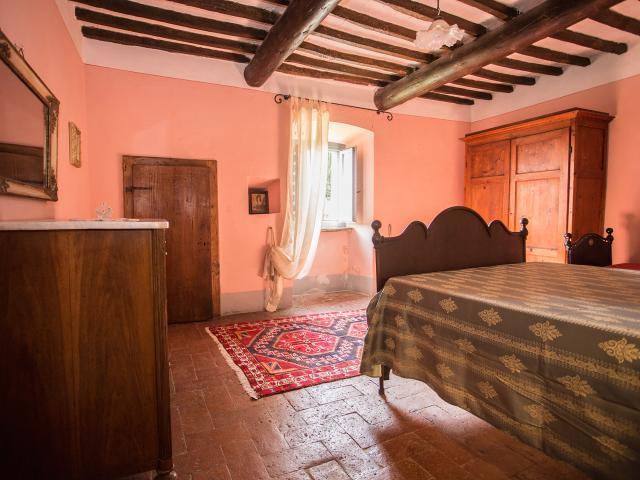 Enchanting Countryside Estate in Arezzo