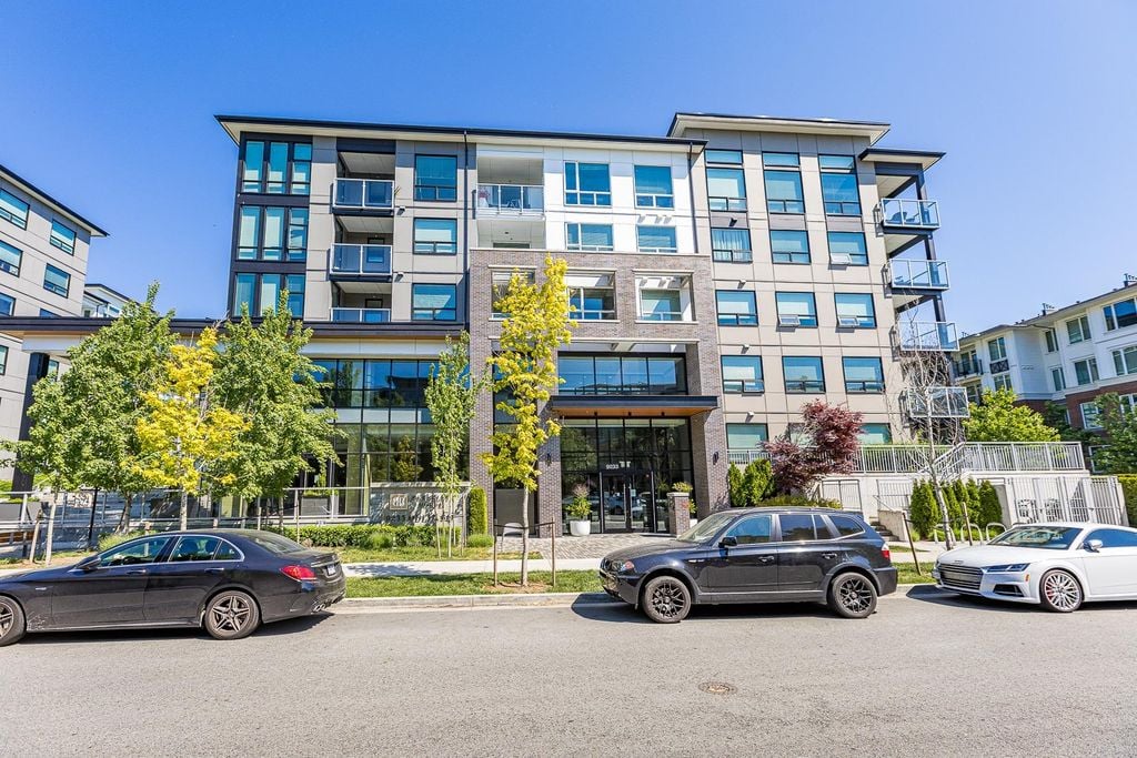 9233 Odlin Rd, #120