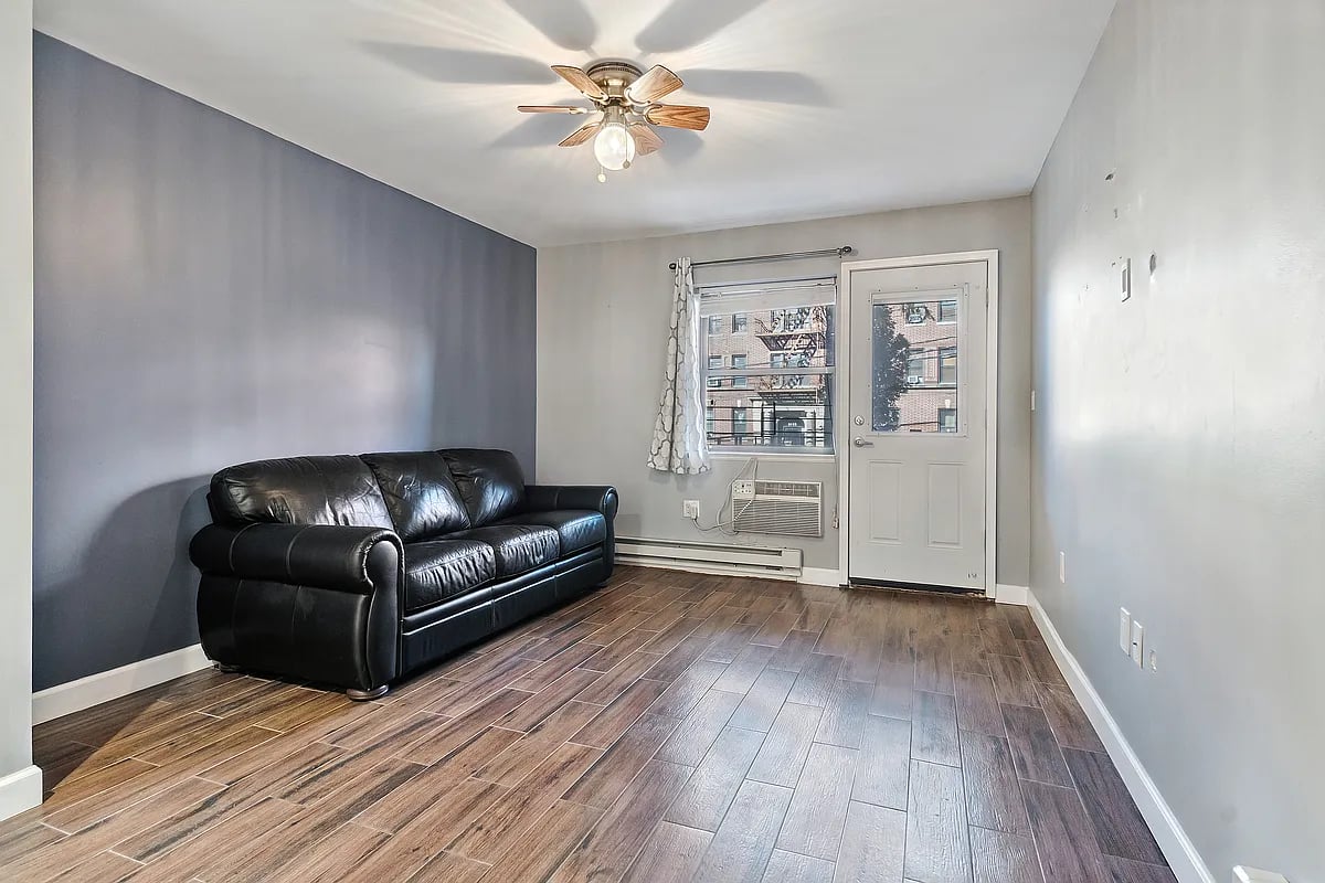 31-23 Crescent St #1D