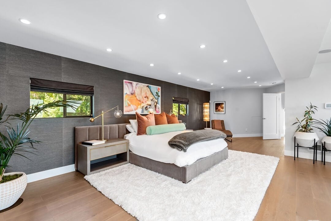 Atlas Manor, Mount Olympus Dr, 90046