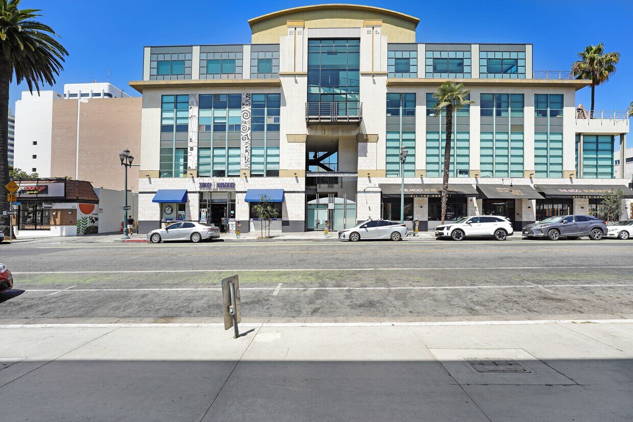219-231 Arizona Ave