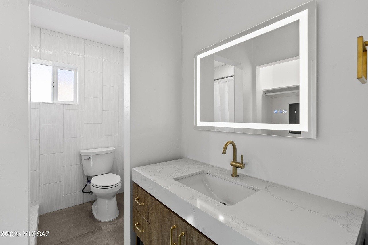 5240 E River House Rd