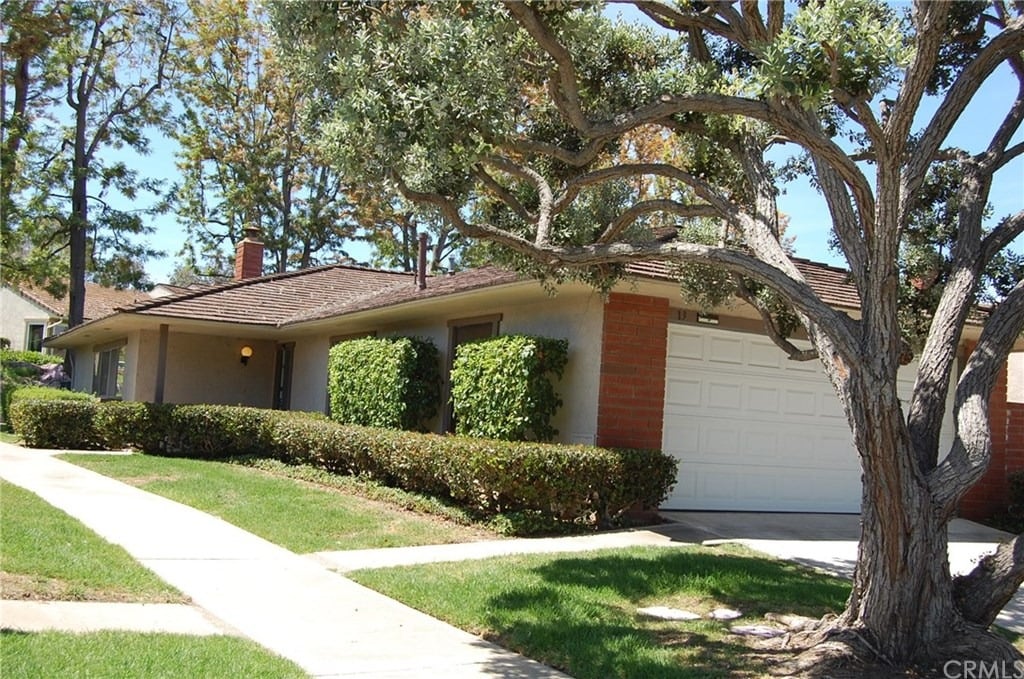 13 Featherwood