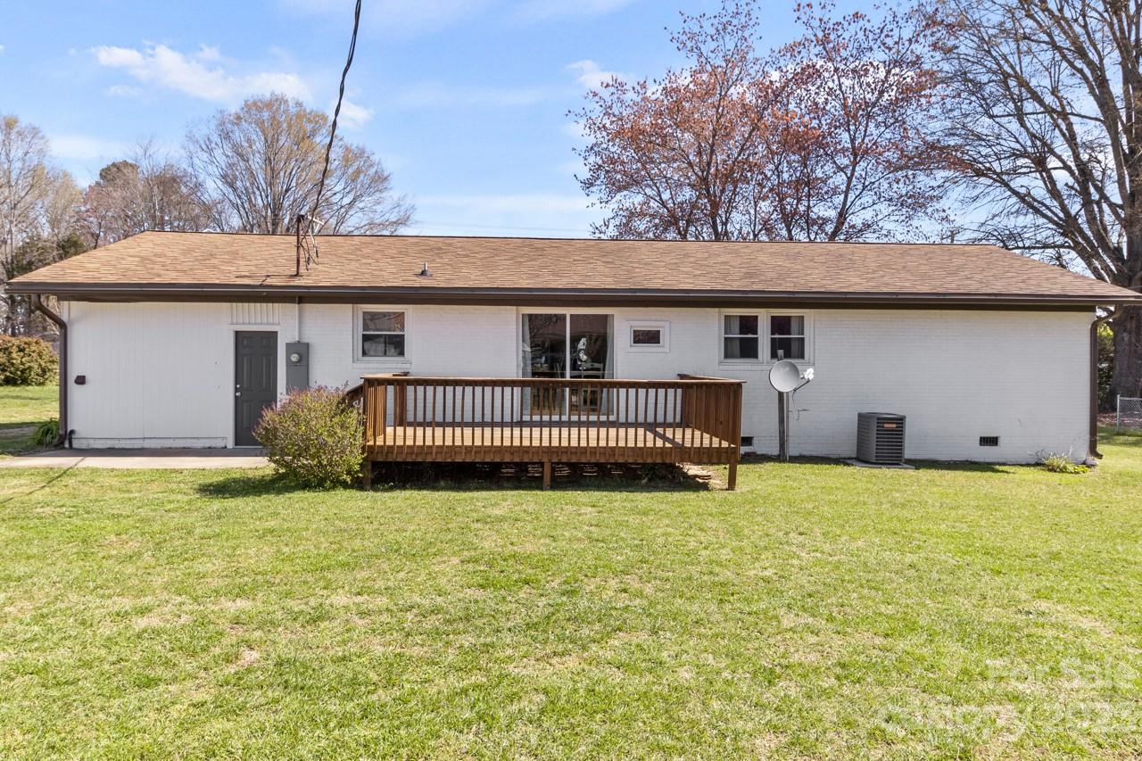963 E Iredell Ave