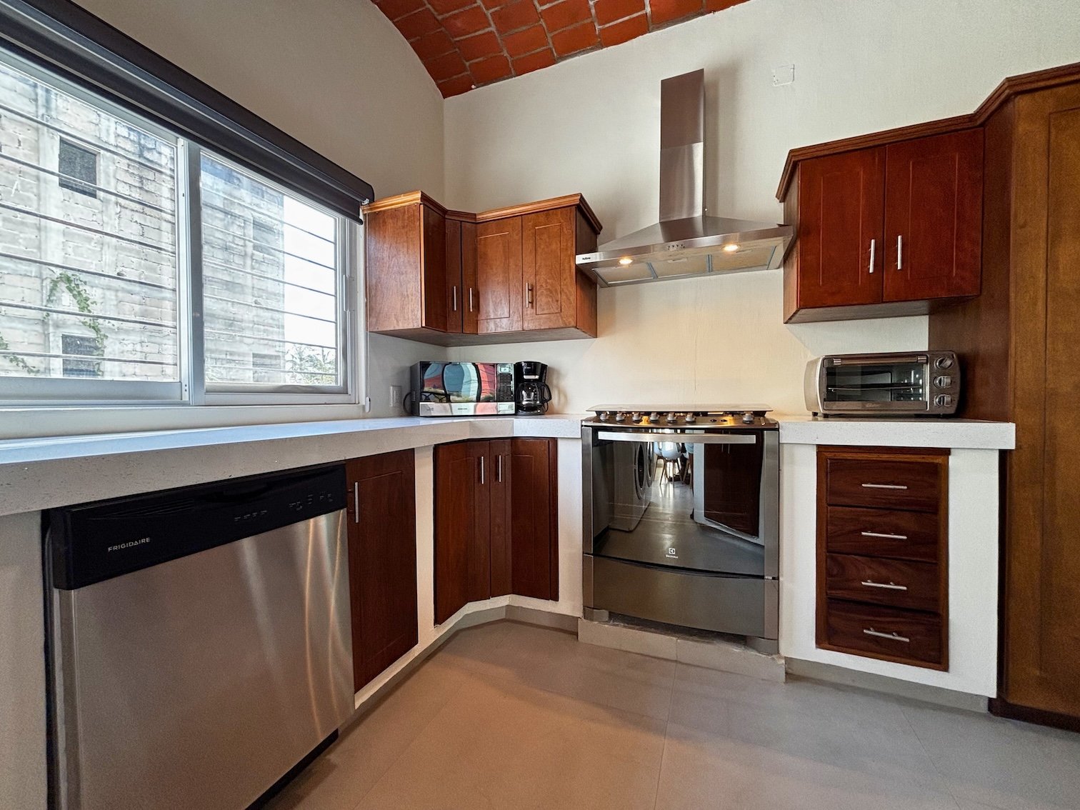 Spacious, Safe & Private - Golden Zone 2 Bed Oasis with Private Pool 👙
