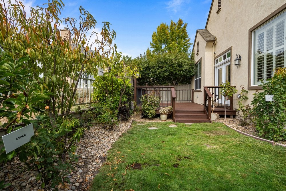 2010 Falcon Ridge Dr
