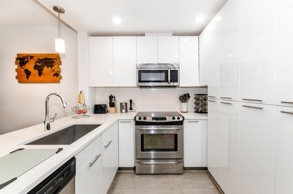 733 W 3rd St, #404