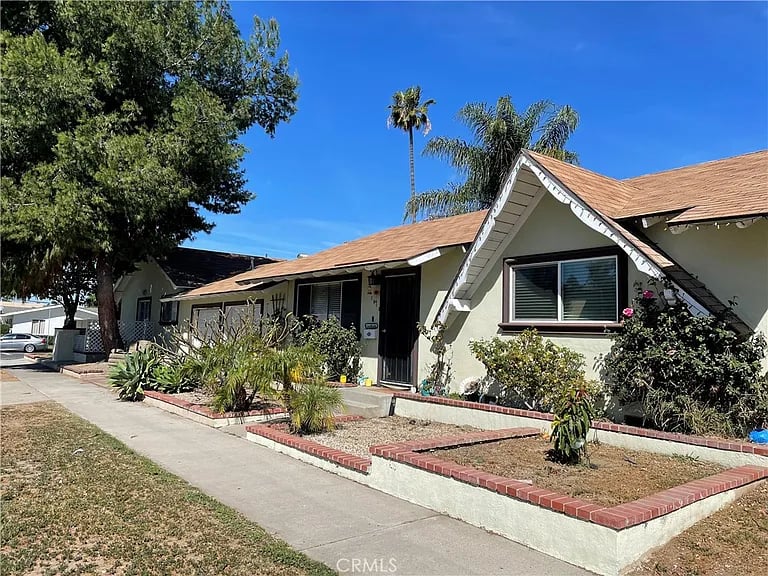 305 N Oak