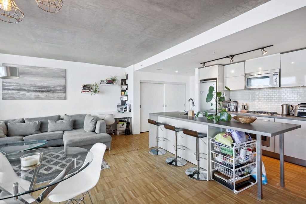 128 W Cordova St, #1601