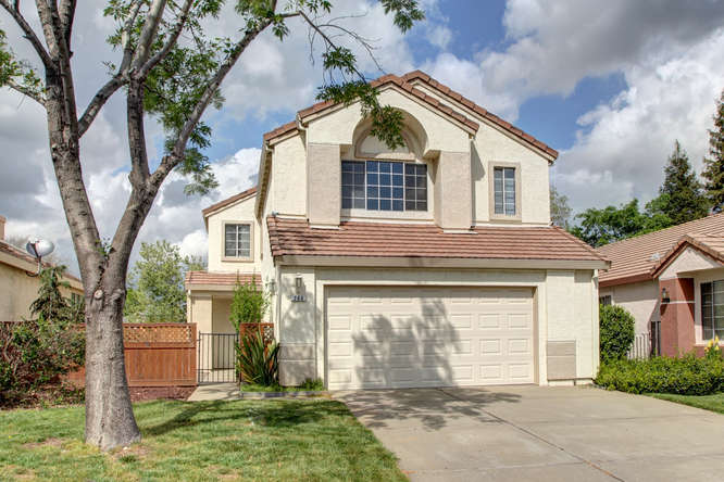 Just Listed! Well Maintained Home in Roseville!