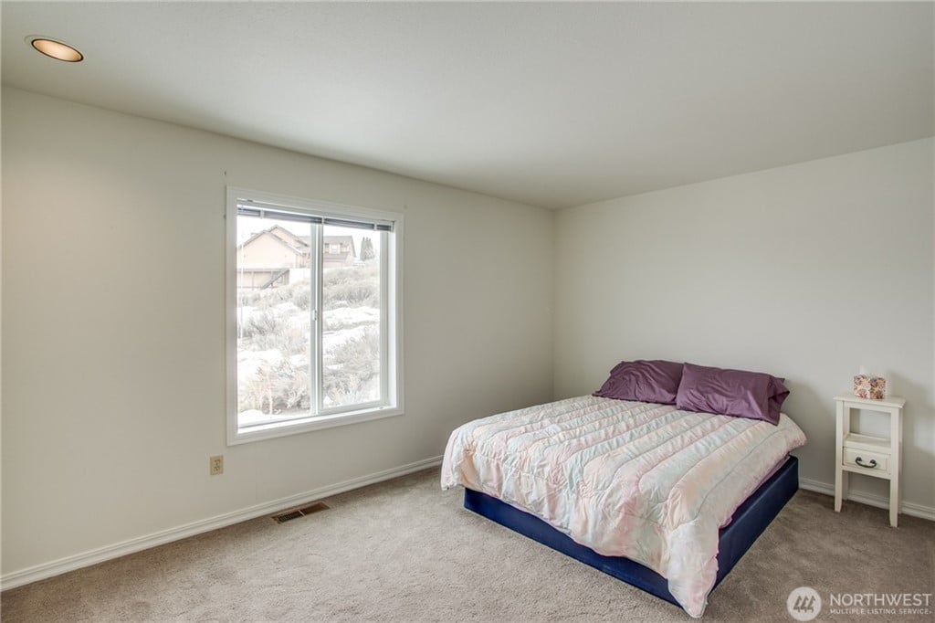 207 Riviera Dr
