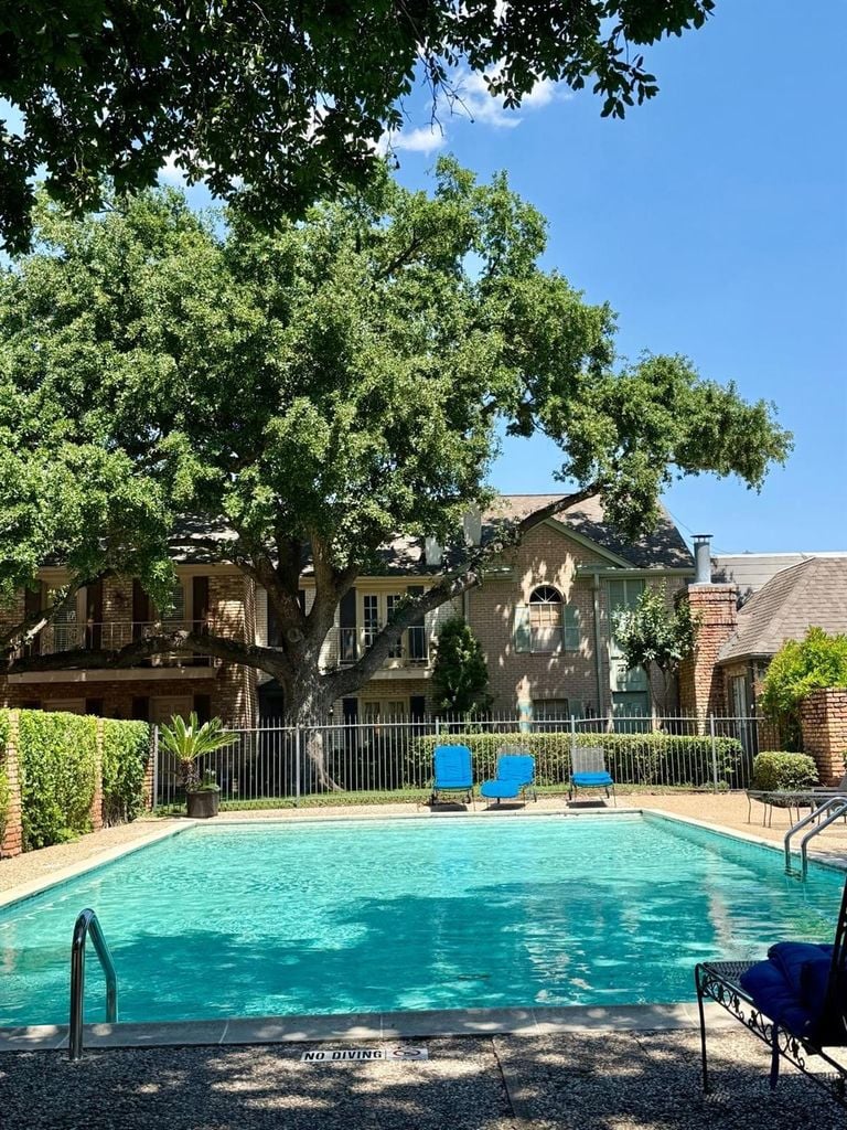 2323 Augusta Dr #30