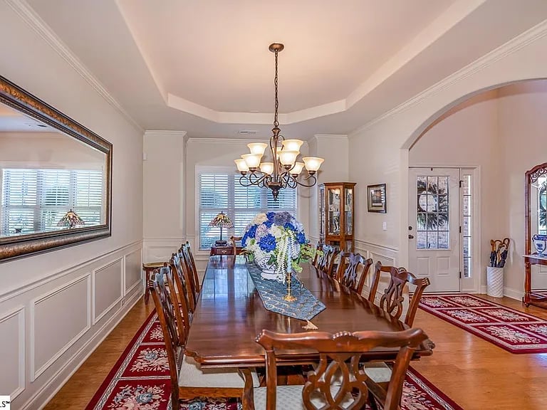 18 Huntingtower Ln