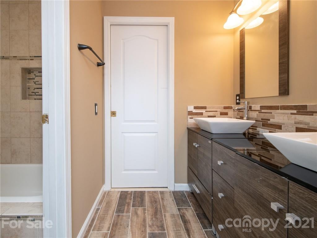 5552 Piper Glen Dr