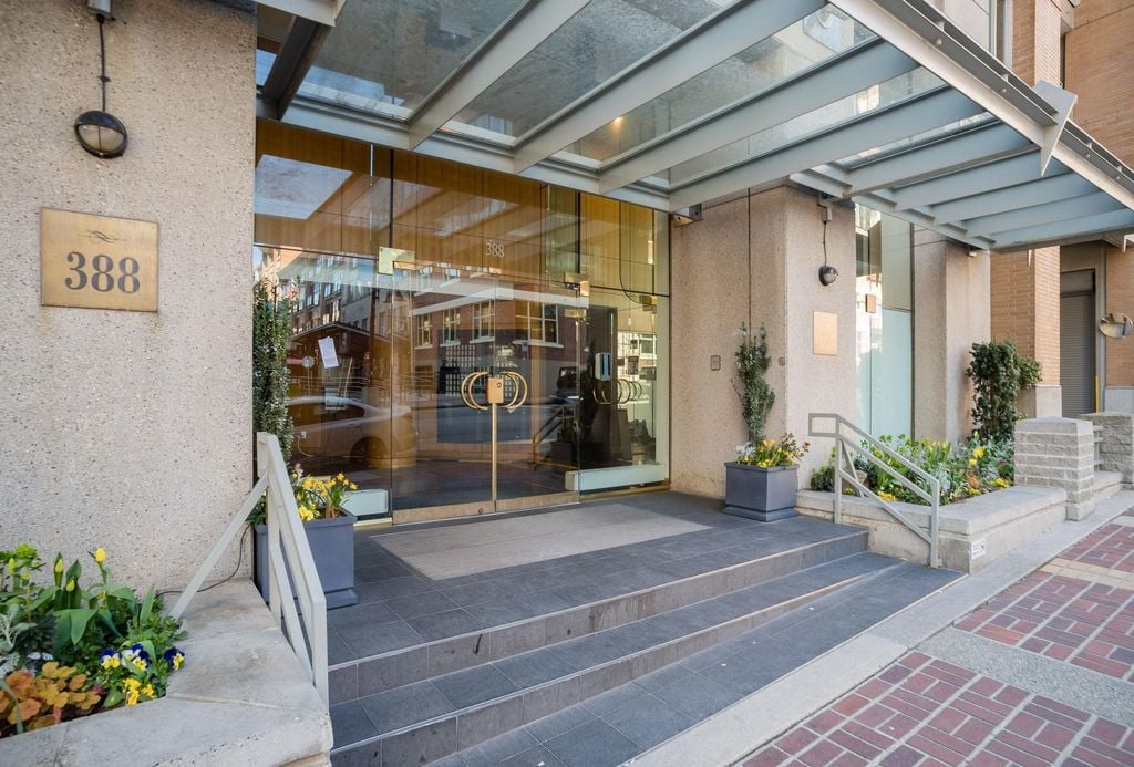 388 Drake St, #1803