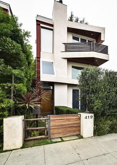 Alt Image Text (SEO Optimized): Lindsay Lohan’s modern beachfront townhouse at 419 Venice Way in Venice, California, represented by luxury real estate agent Brendan Brown.