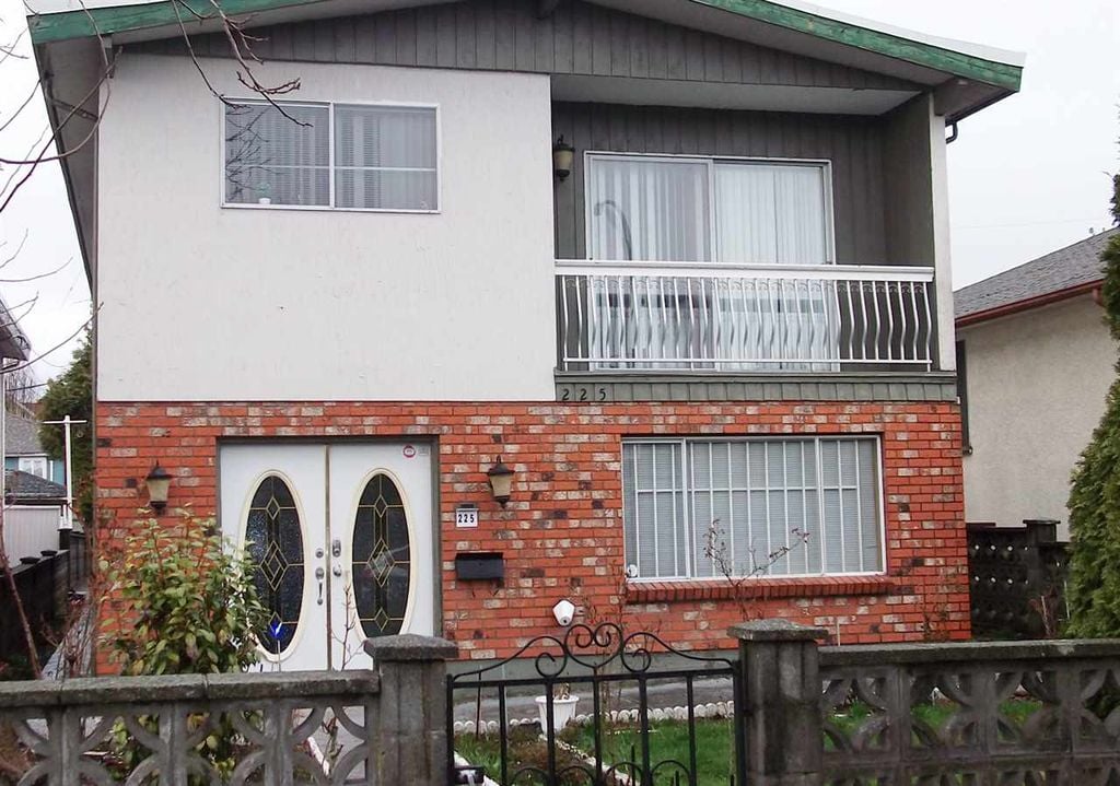 225 E 50th Ave