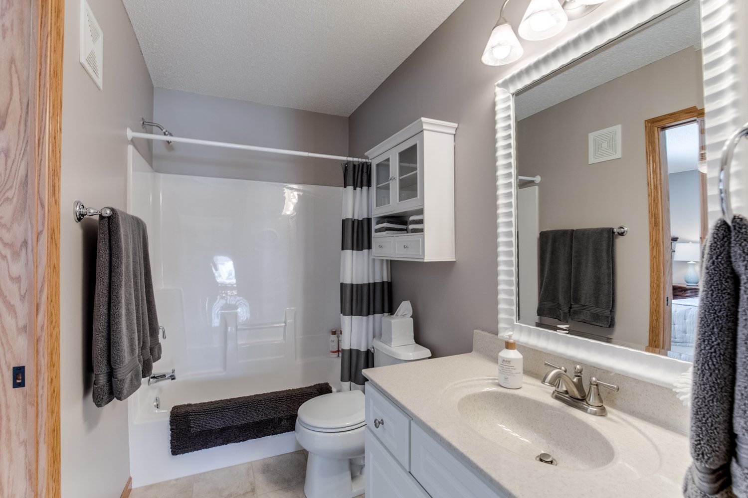 Beautiful 2-Story in Desirable OakParke Estates