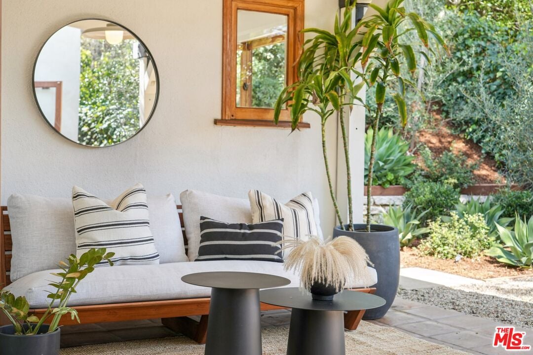 Sunset Crest Dr, 90046