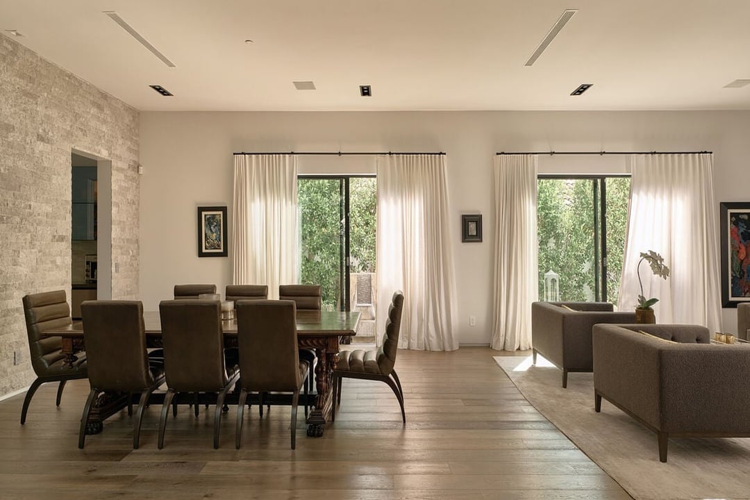 N Bowling Green Way, 90049