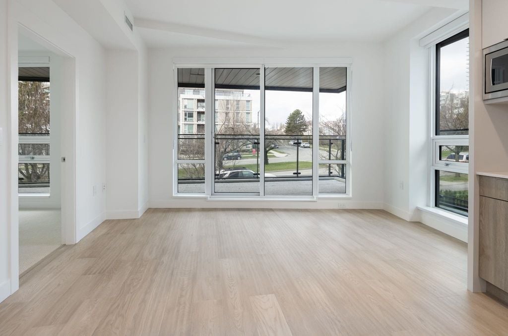 7638 Cambie St, #206