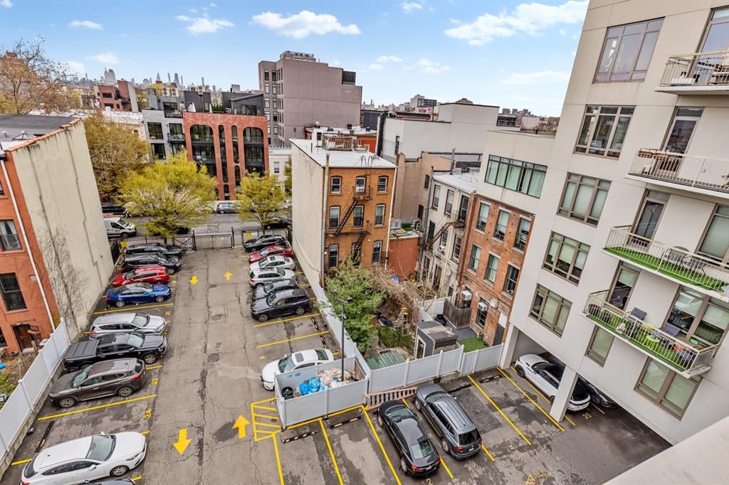 315 GATES Avenue 2E