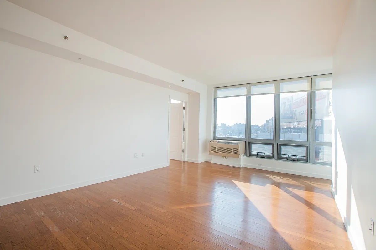 5-49 Borden Avenue #E3