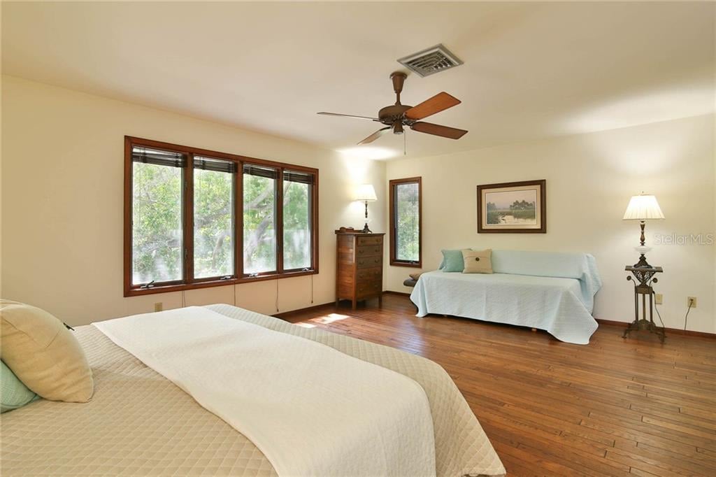 1311 Roberts Bay Ln