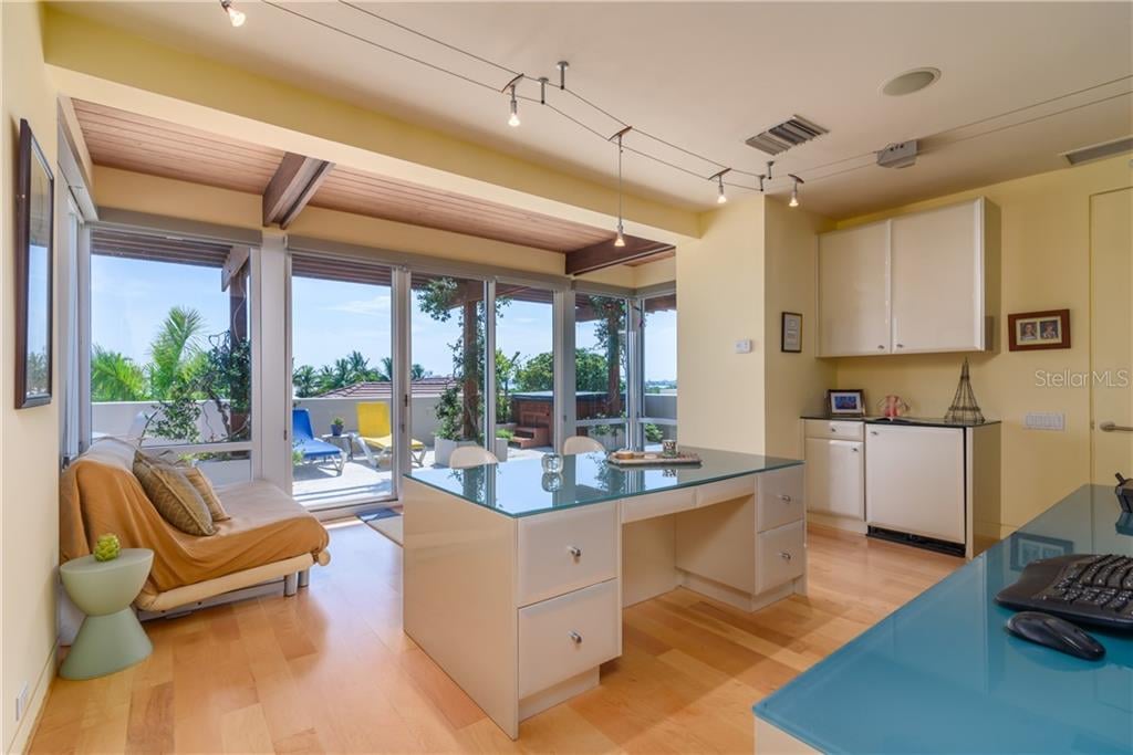 Iconic Contemporary Home in Lido Shores