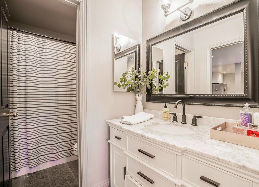 5460 White Oak Ave Unit E324