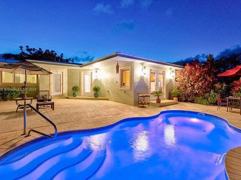  17 Drury Dr