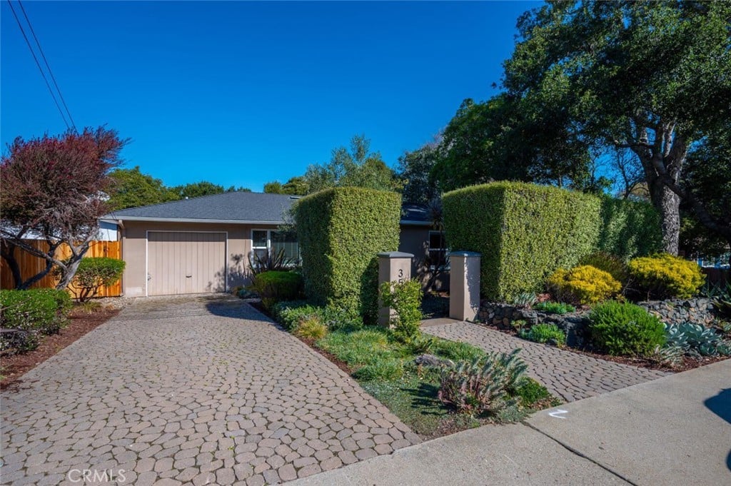 352 E Foothill Blvd