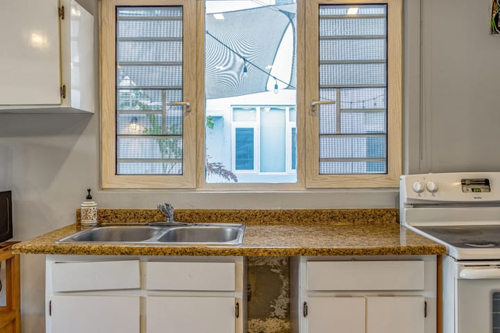 Beach House Apt 10 • 1BR + Sofa Bed • Full Kitchen - Airbnb