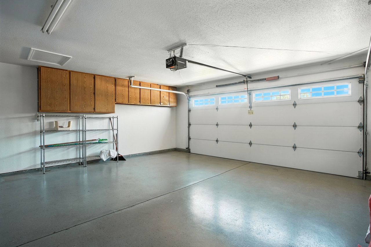 Great Custom Home in Galt! 