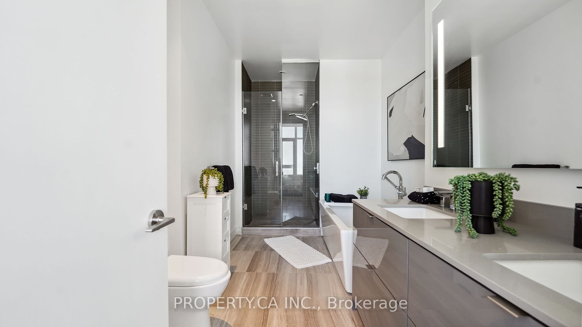 BAY STREET'S CAPTIVATING SUITE