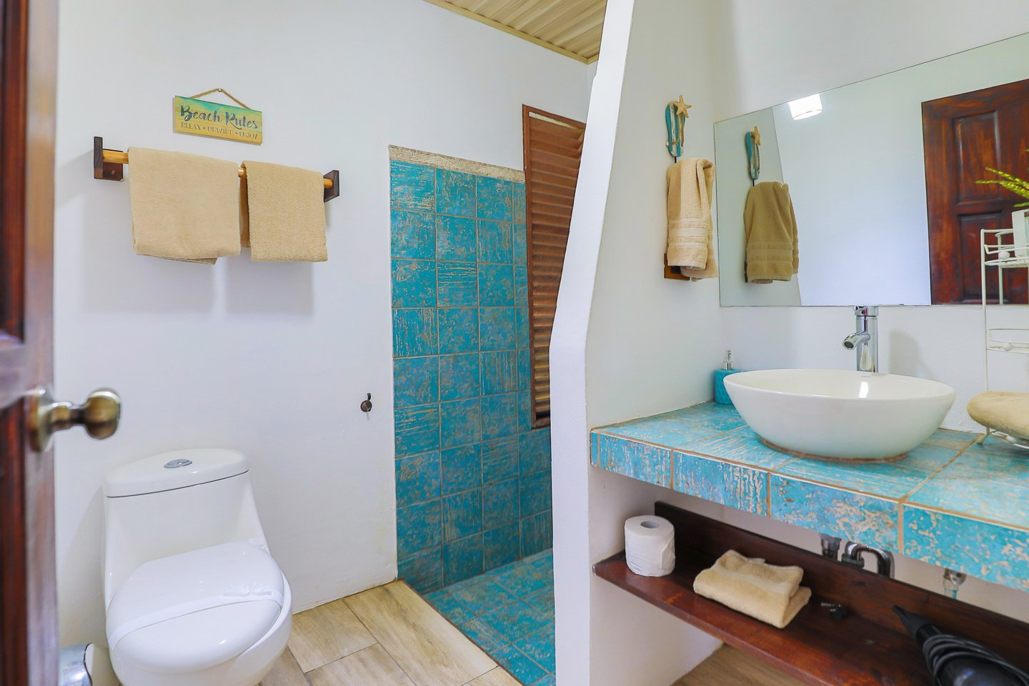 SUCCESSFUL BOUTIQUE HOTEL WITH OWNER’S HOME BY THE BEACH IN UVITA