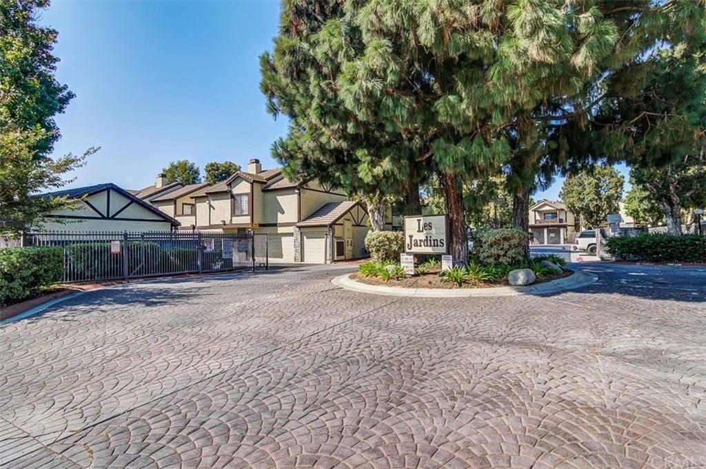 12420 Woodbridge Dr